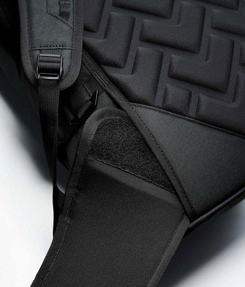 Dorsa 27L Backpack - Black / White - Image 9