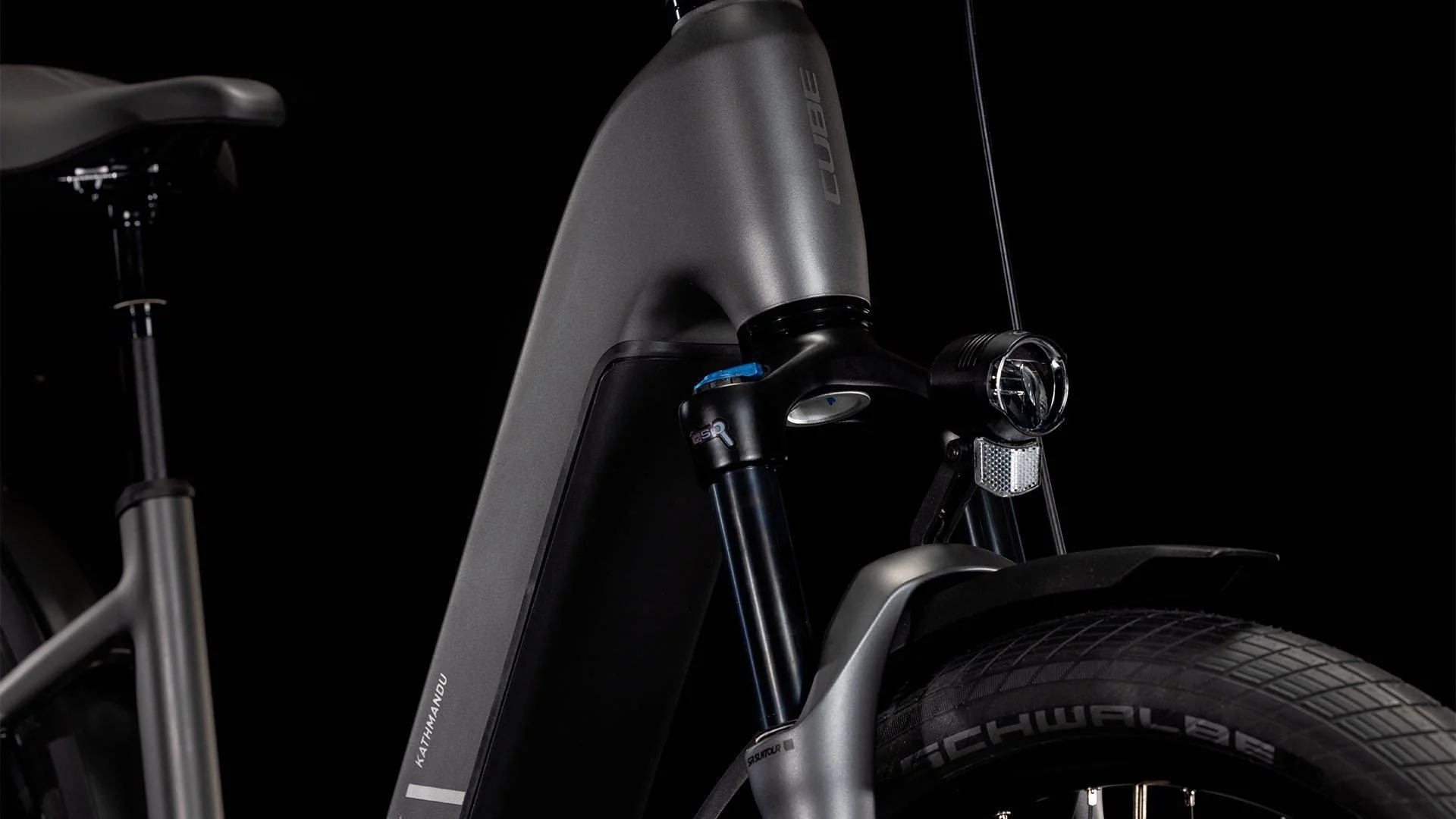 Kathmandu Hybrid Pro 800 E-Bike - Slab Grey/Chrome - Image 4