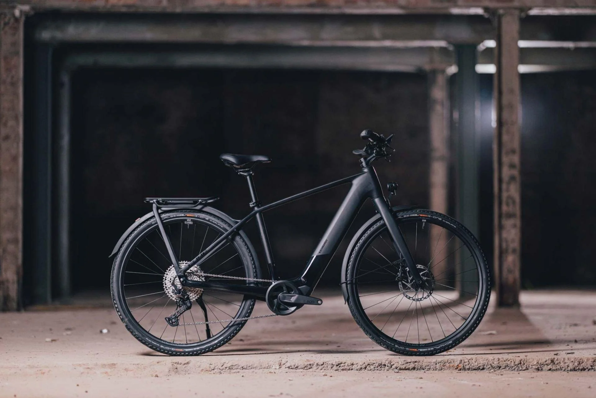 Kathmandu Hybrid C:62 SLX 400X Hybrid E-Bike - Black - Image 2