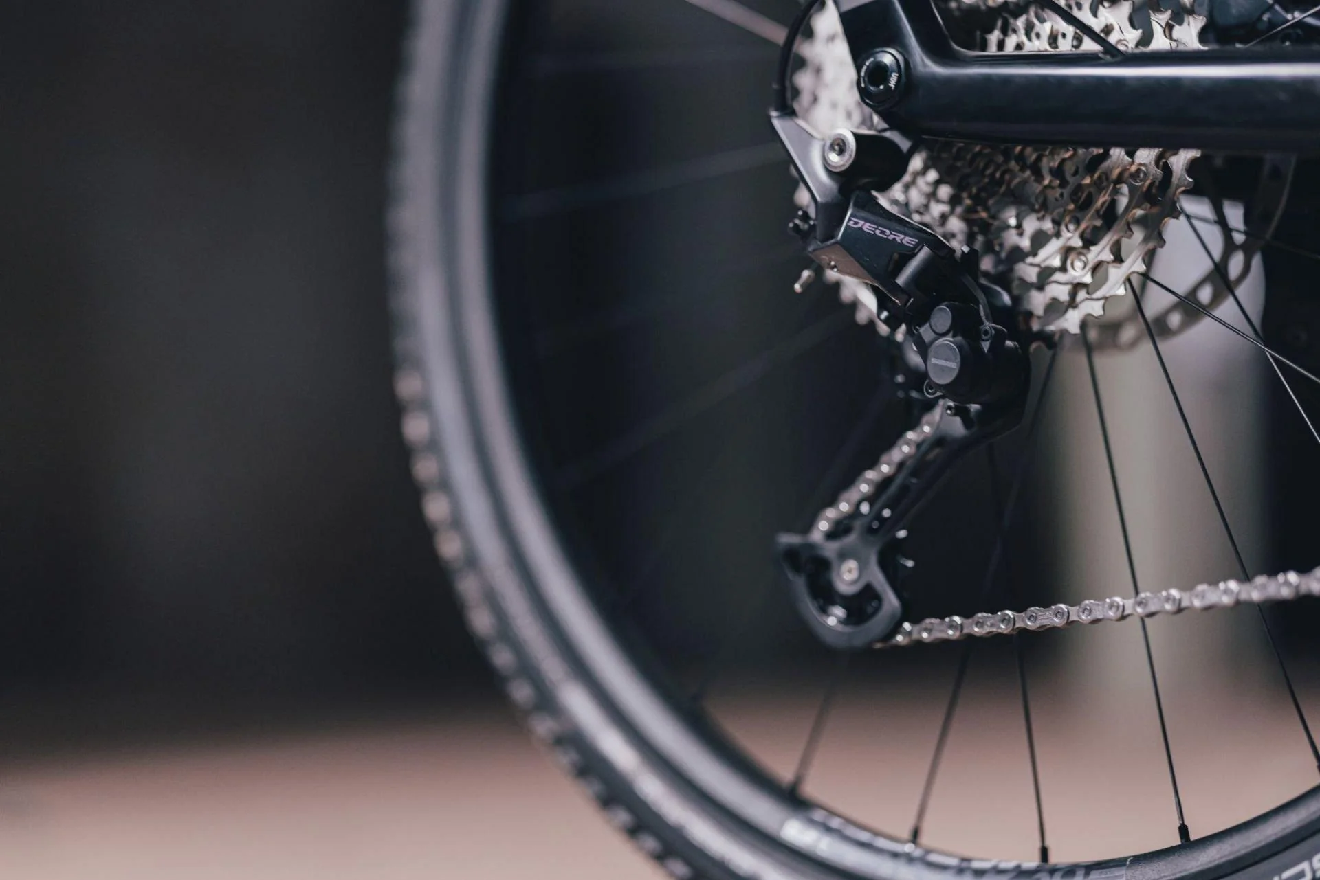 Kathmandu Hybrid C:62 SLX 400X Hybrid E-Bike - Black - Image 8