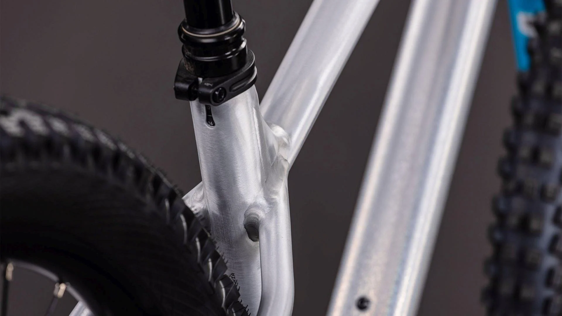 Reaction TM ONE Mountain Bike - Silver / Blue - Image 6