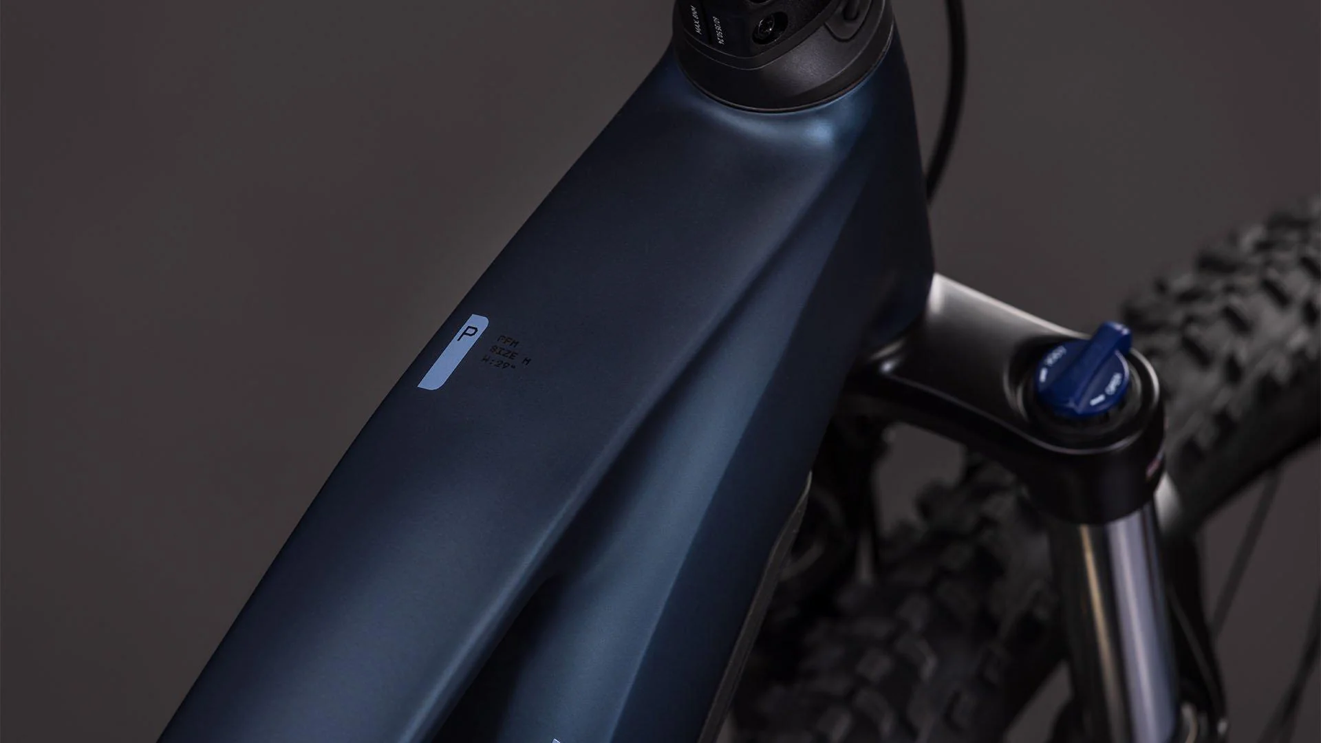 Reaction Hybrid Performance 600 Mountain E-Bike - Navy - Image 4
