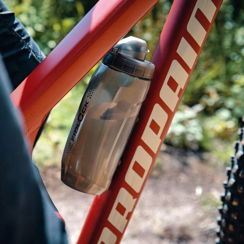 TWIST Bottle 590ml + Bike Base - Grey - Image 2