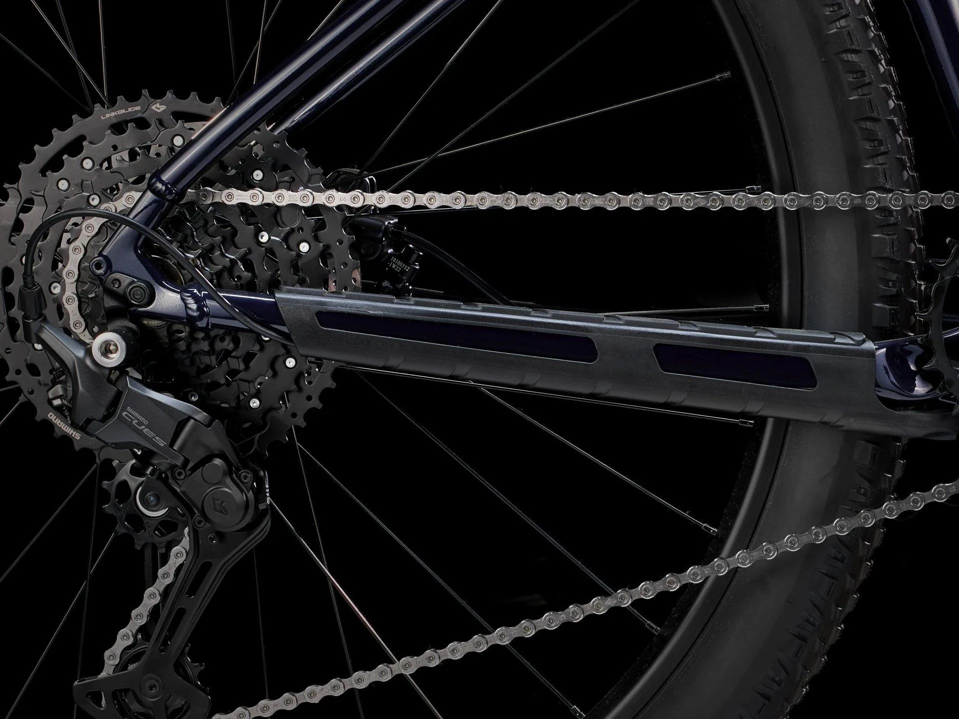 Marlin 6 - Gen 3 Mountain Bike - Rage Red to Deep Dark Blue Fade - Image 3