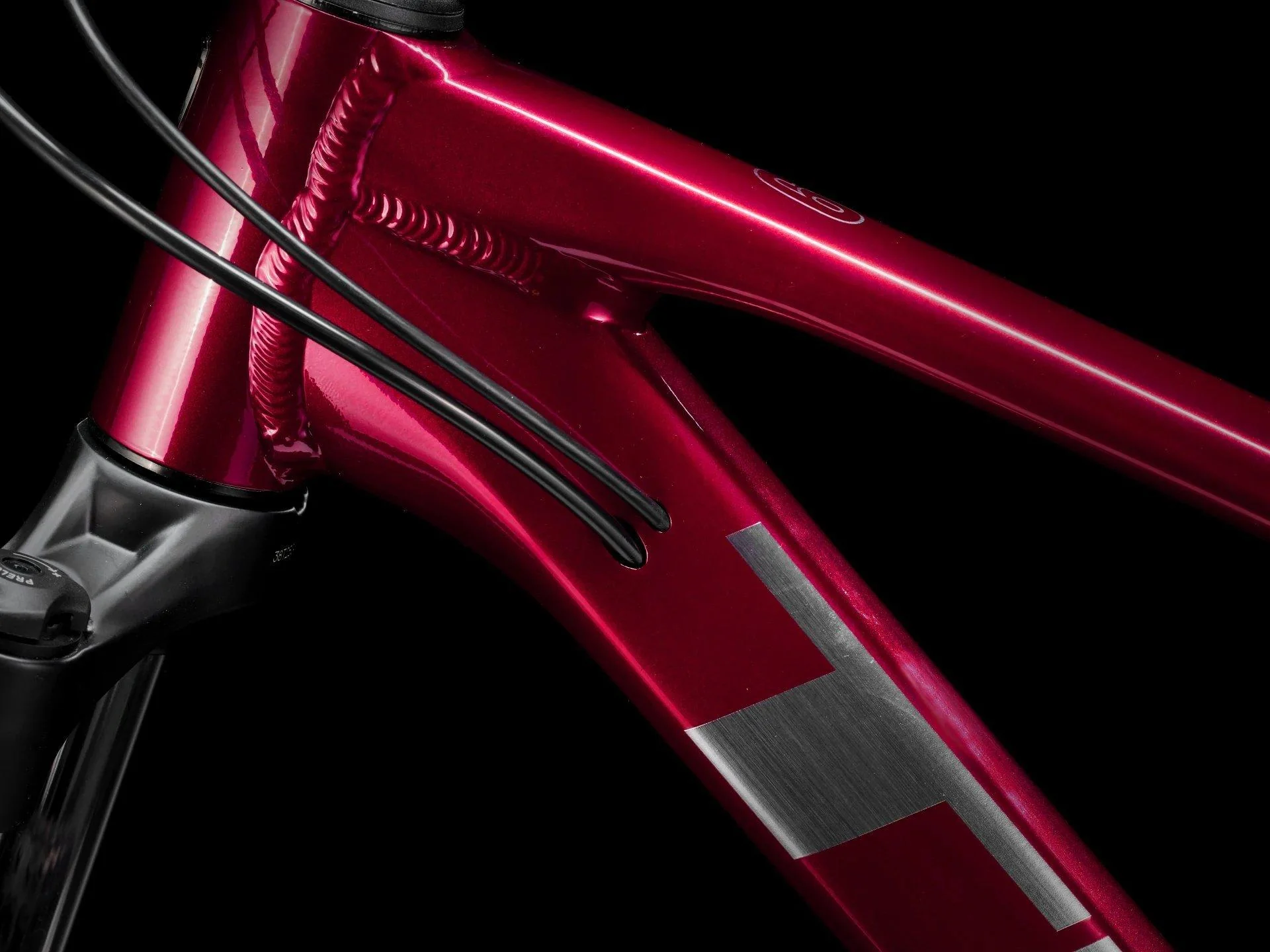 Marlin 6 - Gen 3 Mountain Bike - Rage Red to Deep Dark Blue Fade - Image 7