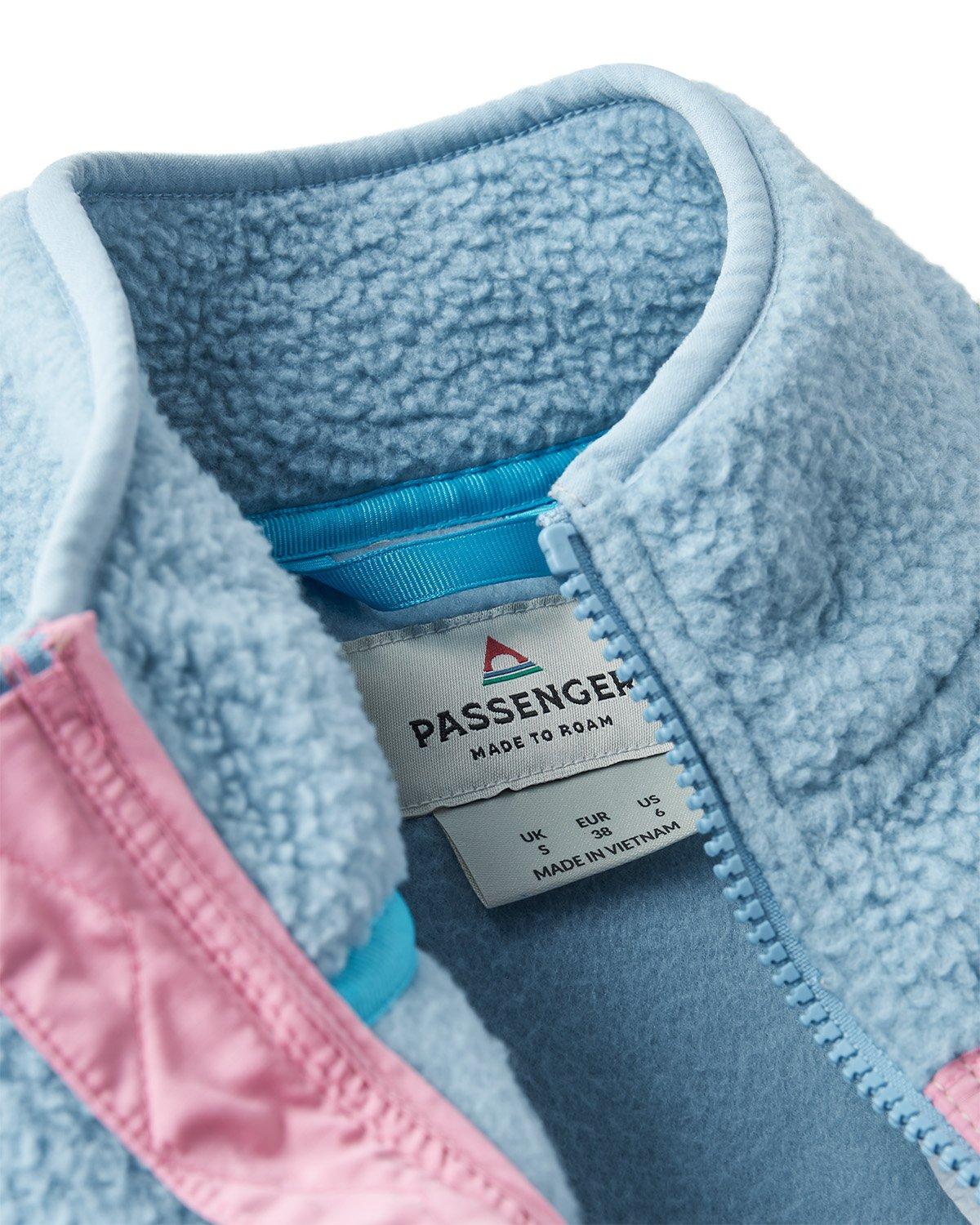 Women's Fairbanks Sherpa Gilet - Blue / Cream - Image 4