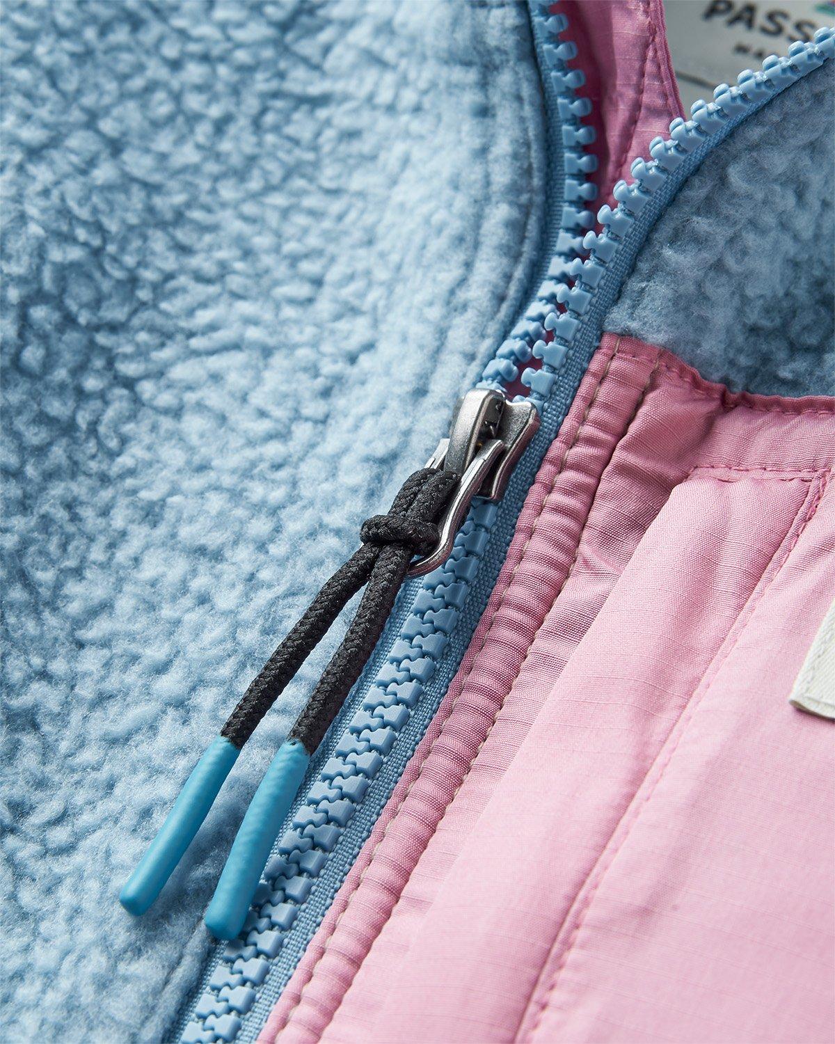 Women's Fairbanks Sherpa Gilet - Blue / Cream - Image 5