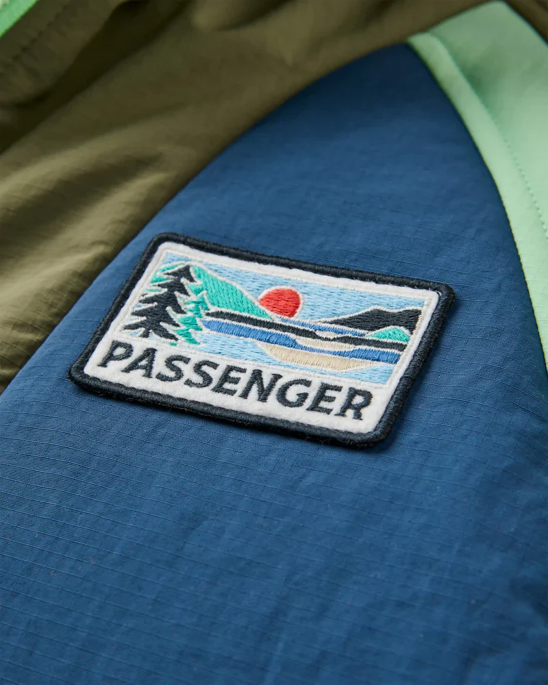 Women's Ocean Insulated 1/2 Zip Jacket - Green / Navy - Image 3