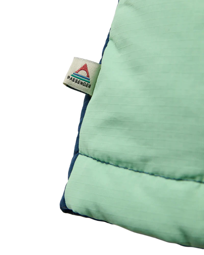 Women's Ocean Insulated 1/2 Zip Jacket - Green / Navy - Image 7