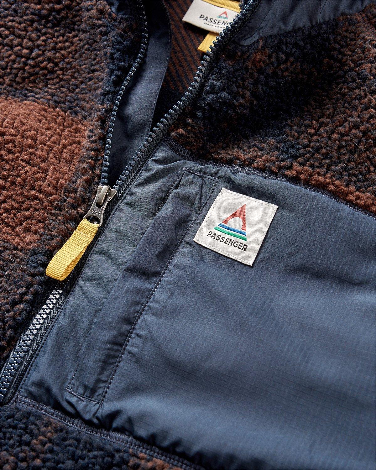 Men's Offroad Sherpa 1/2 Zip Fleece - Navy / Brown - Image 5