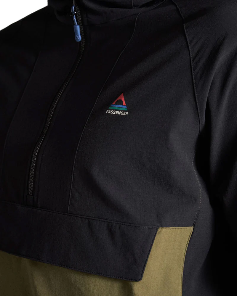 Men's Roamer Light Softshell Jacket - Black / Green - Image 5
