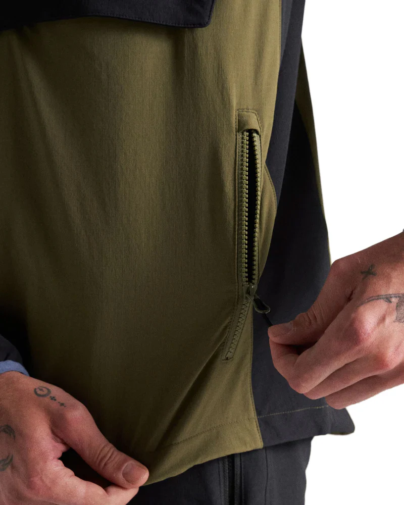 Men's Roamer Light Softshell Jacket - Black / Green - Image 6