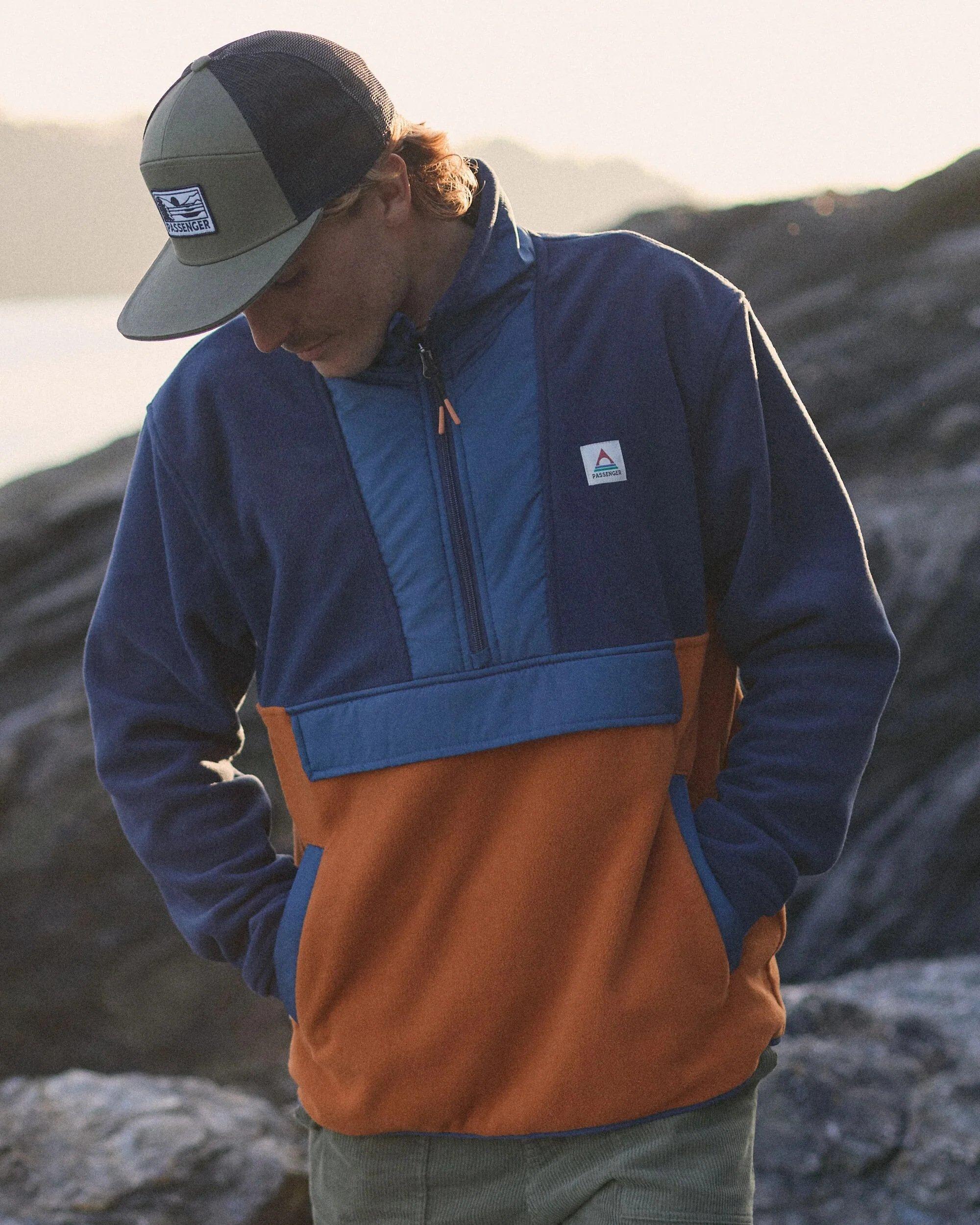 Men's Woodland Hoodless 1/2 Zip Fleece - Blue / Orange