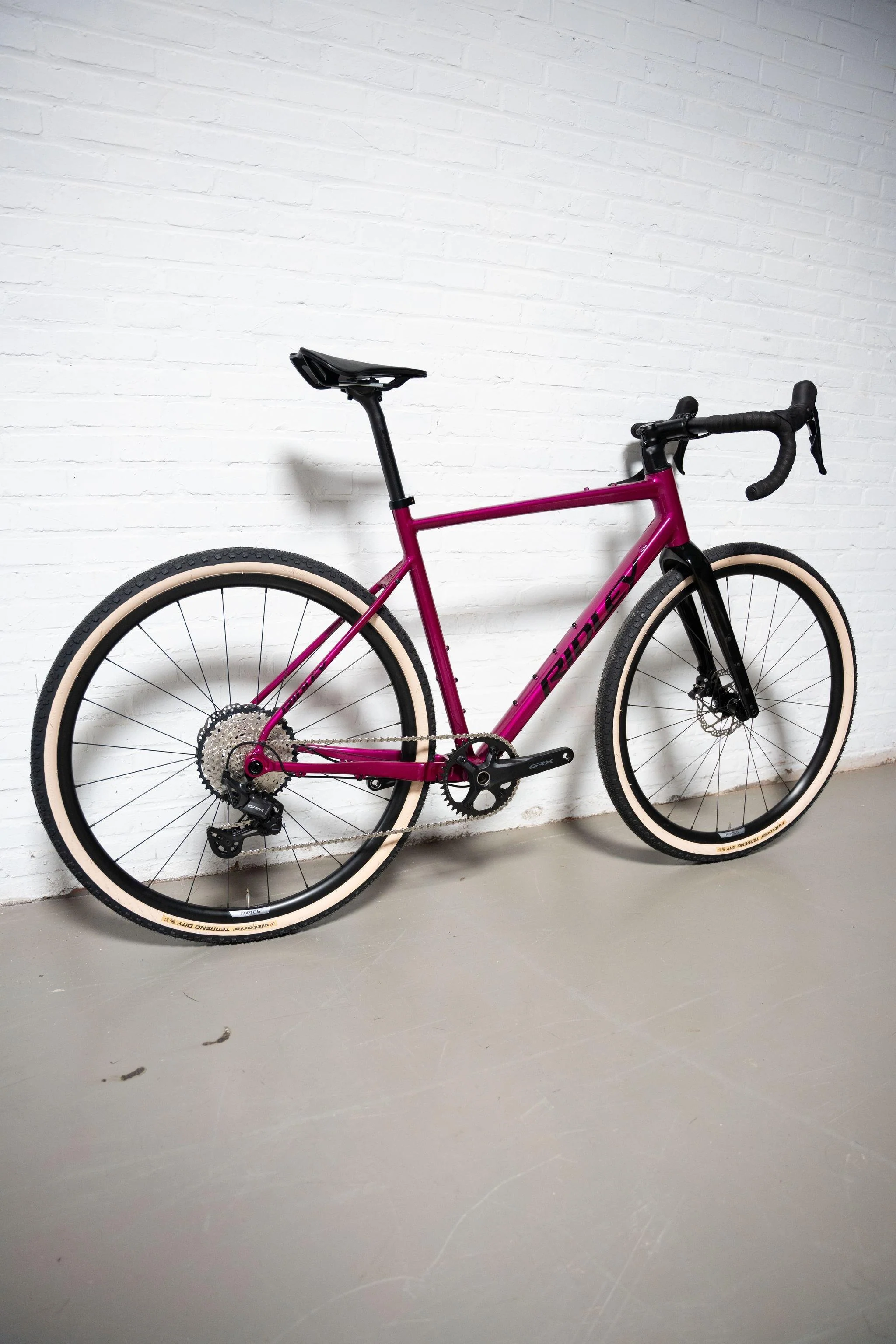 Kanzo Adventure Alu GRX400 2x Gravel Bike - Jazzberry Jam - Image 2