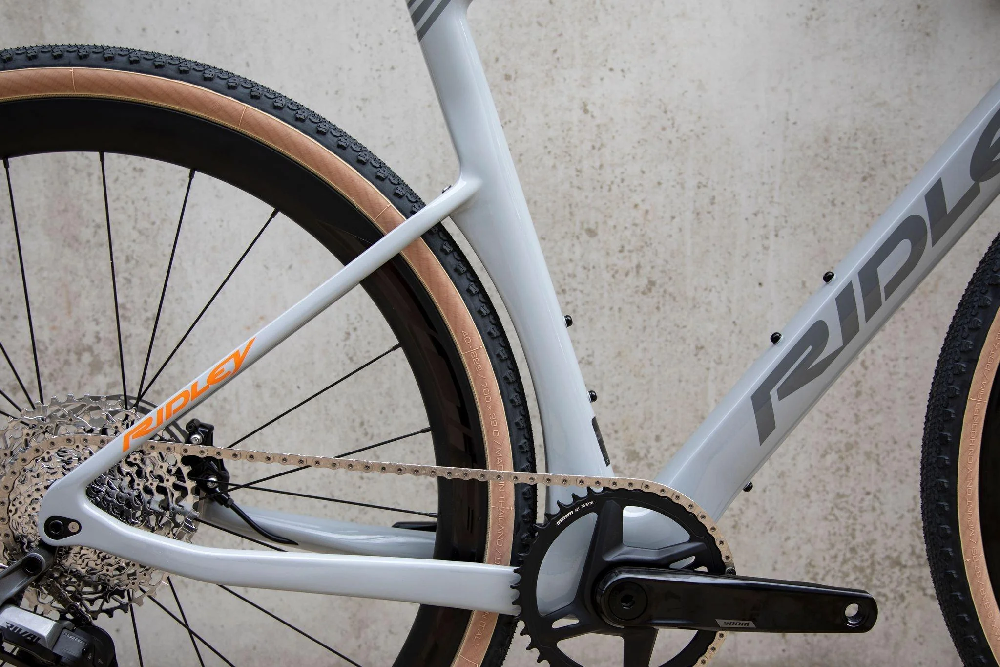 Kanzo Fast GRX800 1x12 Gravel Bike - Grey - Image 5