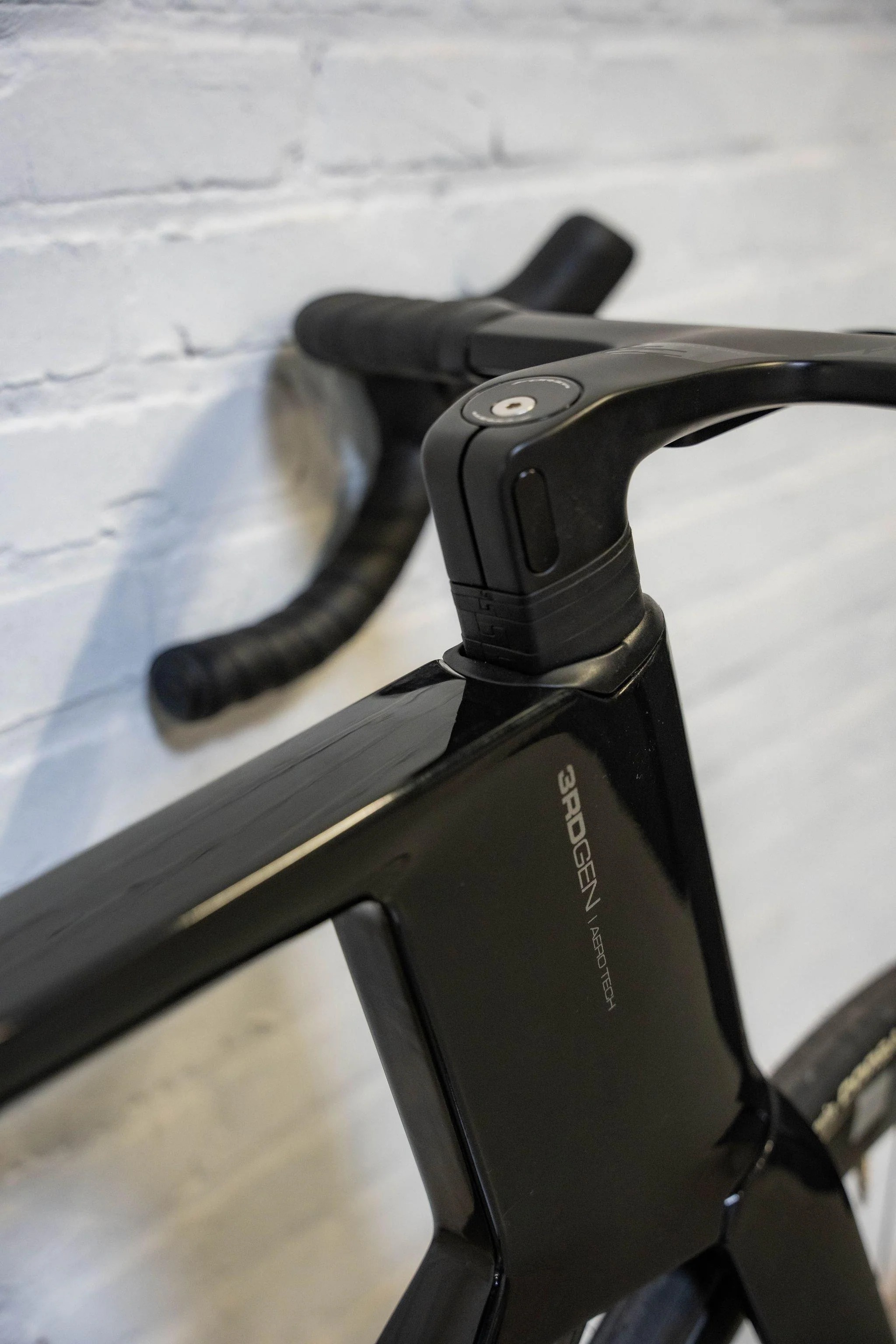 Noah 3.0 Ultegra Di2 2x12 Road Bike - Black - Image 3