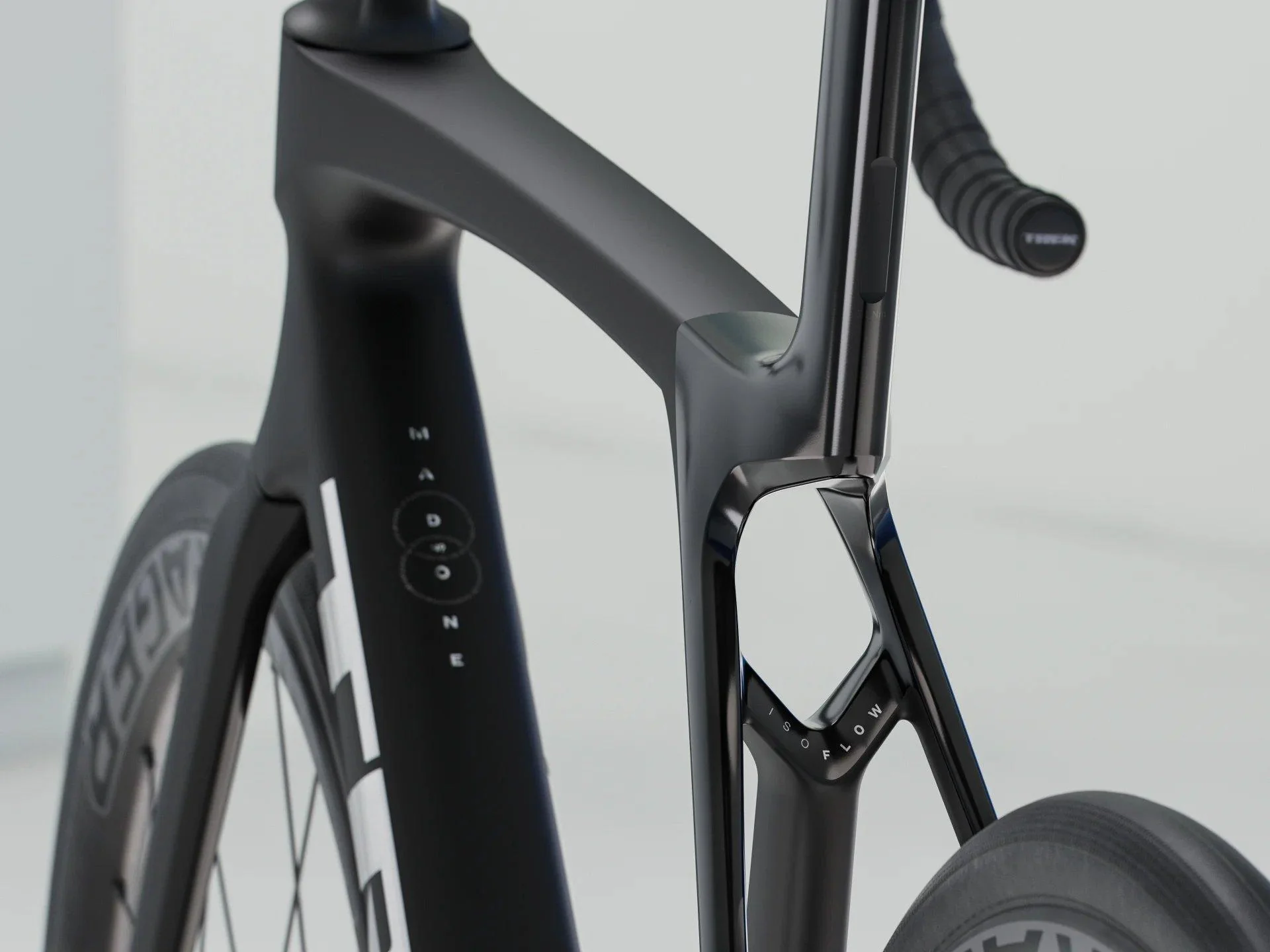 Madone SL 6 Gen 8 Road Bike - Black - Image 6