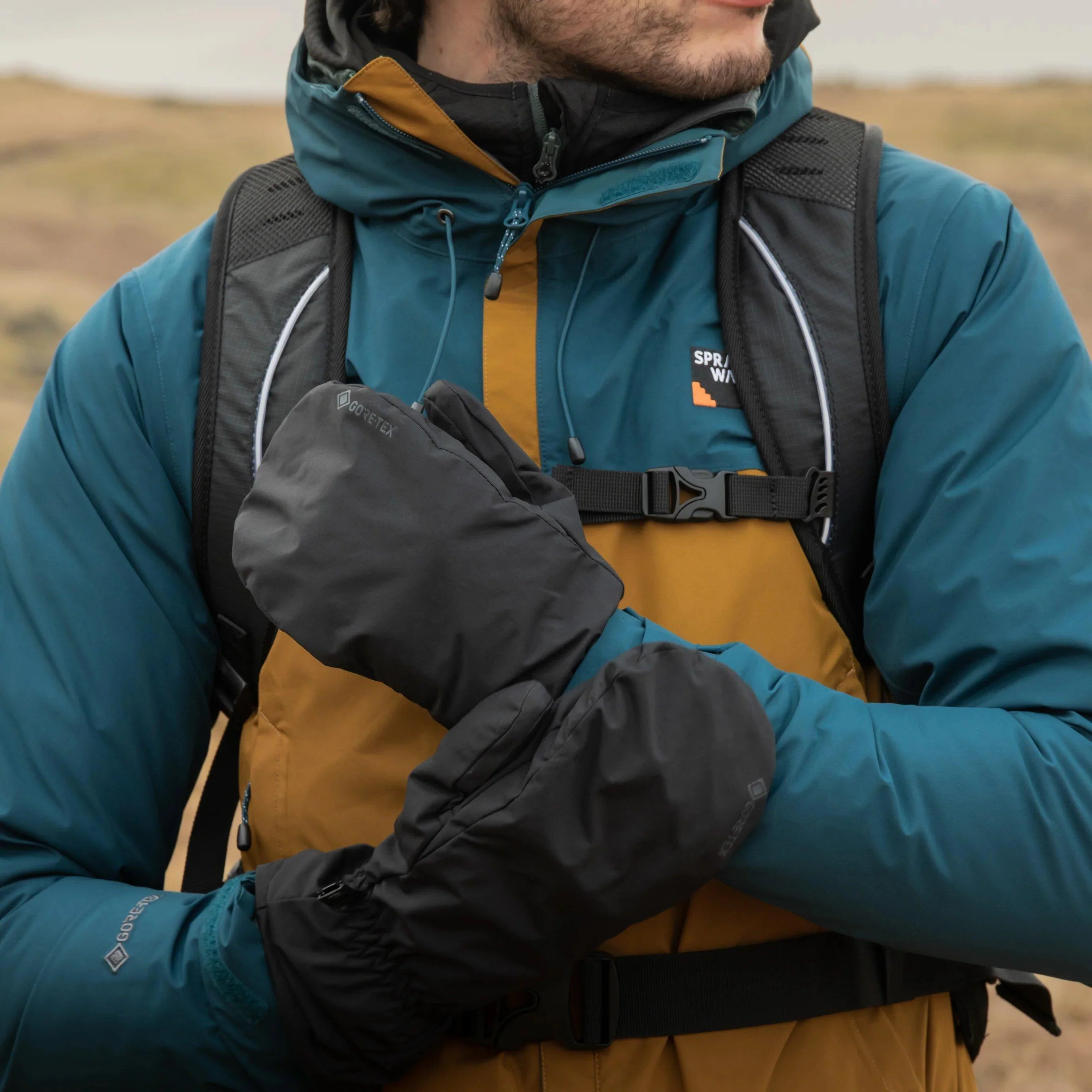 Unisex Scafell GORE-TEX Overmitts - Black - Image 3