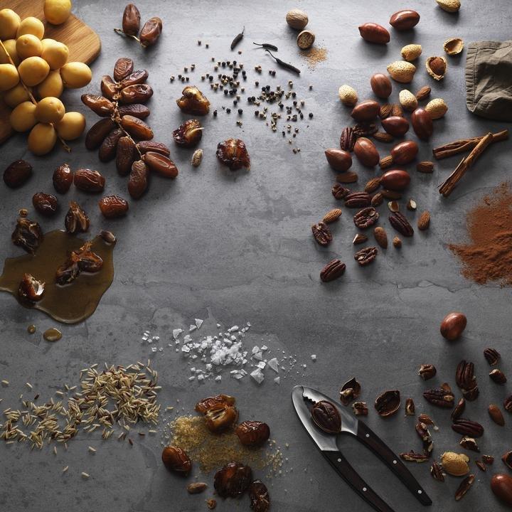 Avanti Date, Pecan & Sea Salt Energy Bar - Image 3