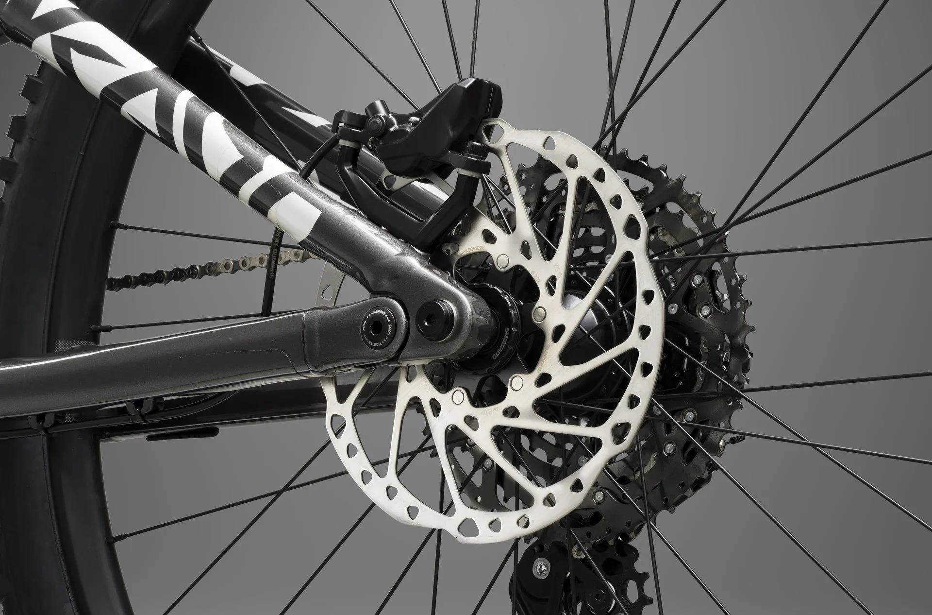 Kado S Mountain E-Bike - Black / Silver - Image 6